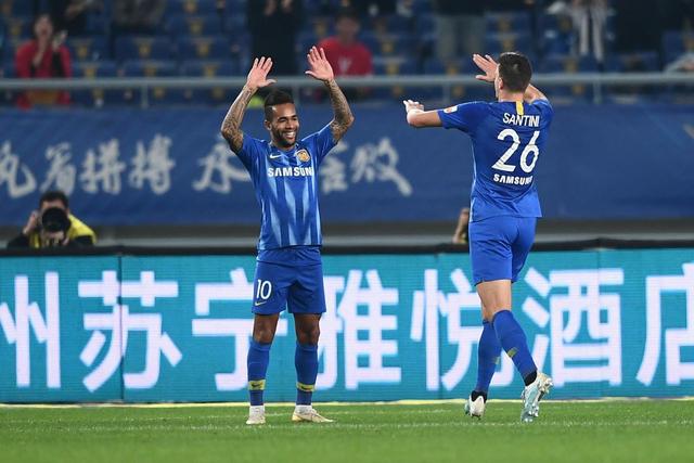 7年前今日，杜兰特与欧文首次在篮网媒体日亮相